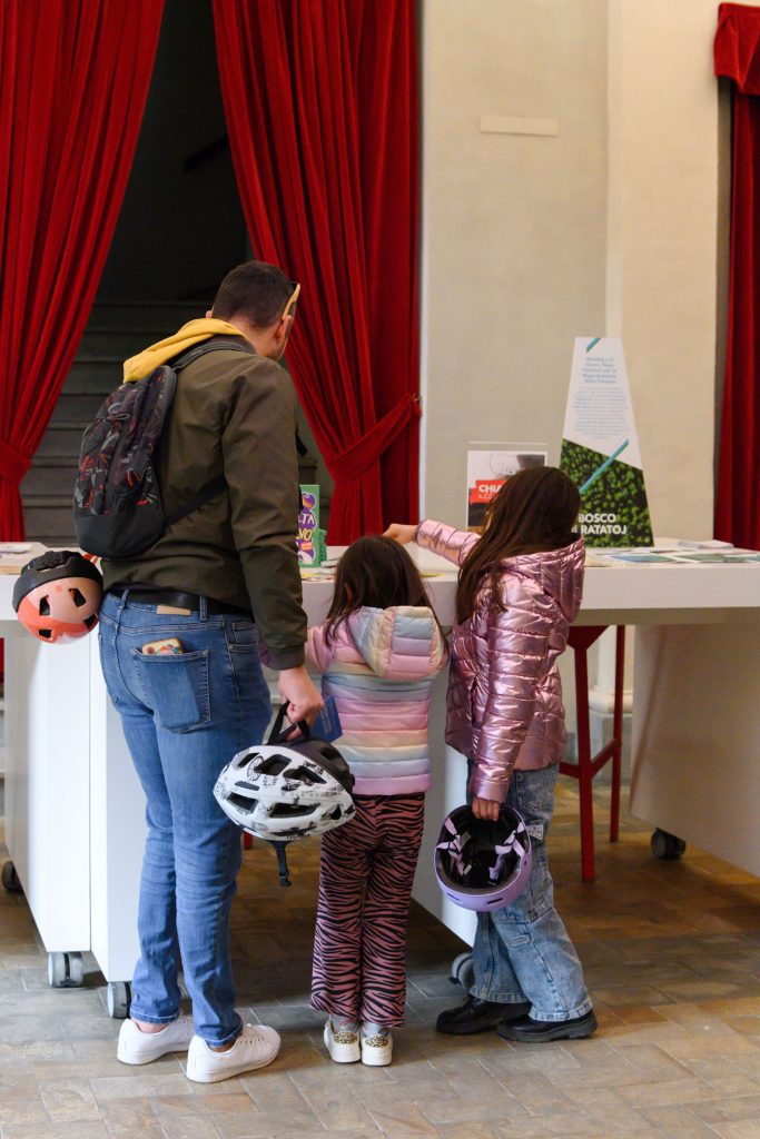 Quanto pesa, in chilogrammi di CO₂, una serata a teatro?